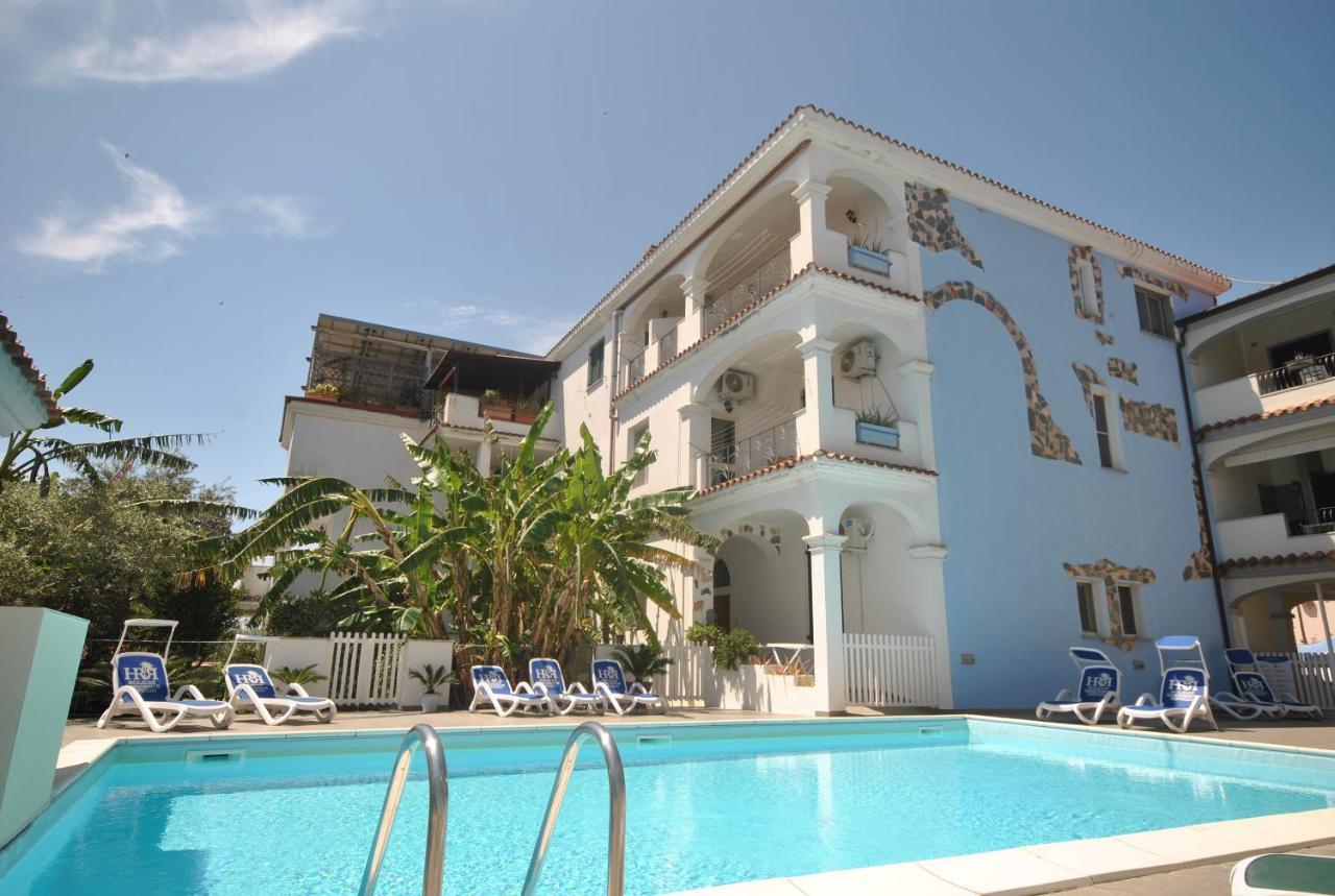 Holiday Residence Rifugio Орозеи Екстериор снимка