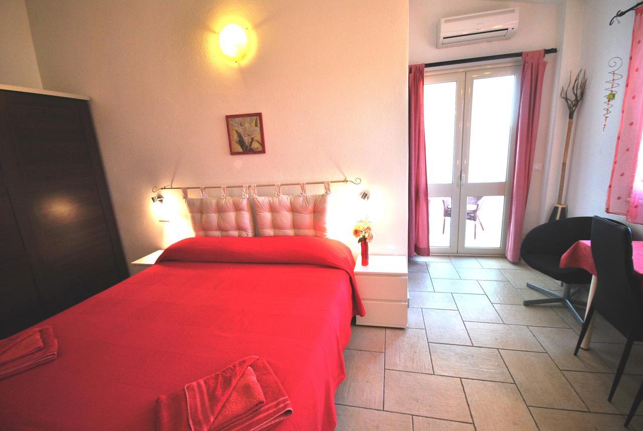 Holiday Residence Rifugio Орозеи Екстериор снимка
