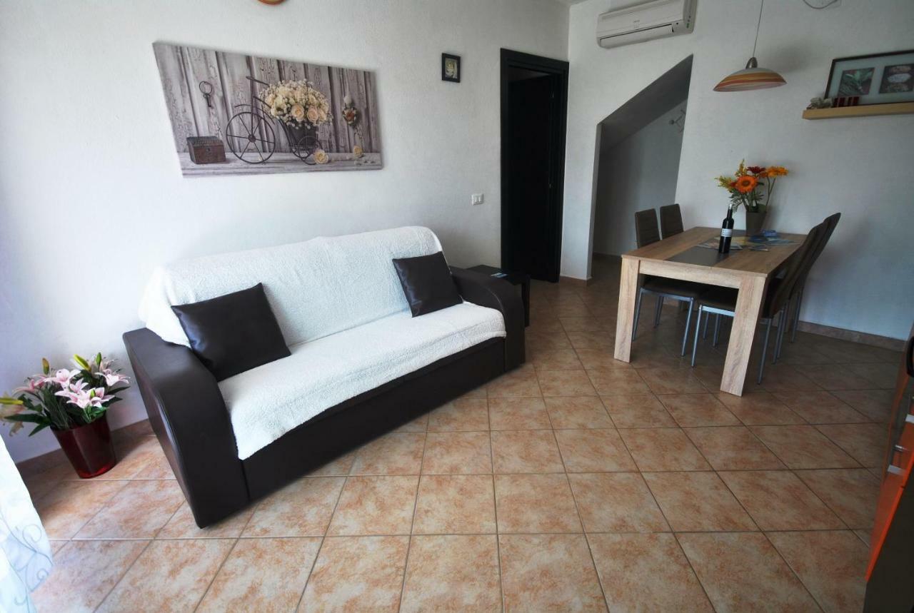 Holiday Residence Rifugio Орозеи Екстериор снимка